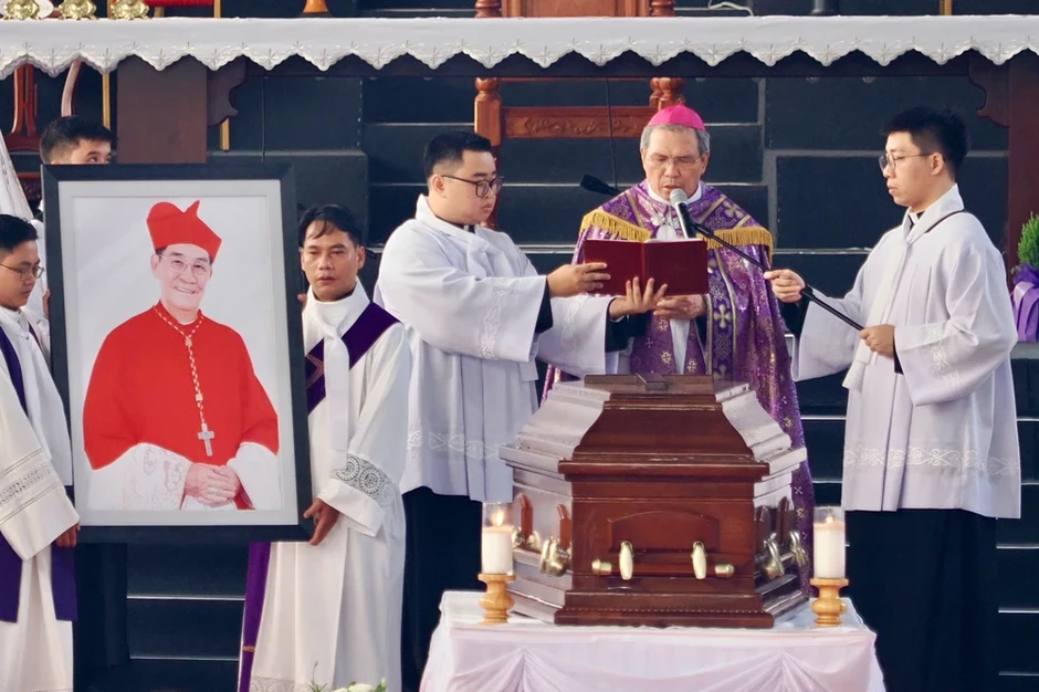 Thánh lễ an táng Đức Hồng y Gioan Baotixita Phạm Minh Mẫn diễn ra tôn nghiêm, trọng thể tại TP.HCM Thánh lễ an táng Đức Hồng y Gioan Baotixita Phạm Minh Mẫn diễn ra tôn nghiêm, trọng thể tại TP.HCM