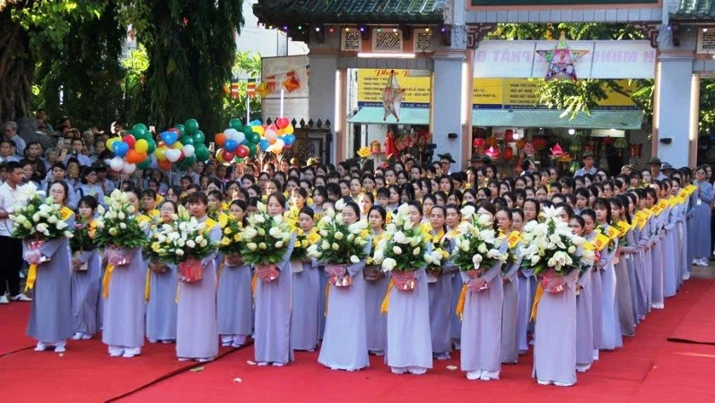 Thành phố Huế: Trang nghiêm cử hành Đại lễ Phật đản Phật lịch 2570 tại tổ đình Từ Đàm Thành phố Huế: Trang nghiêm cử hành Đại lễ Phật đản Phật lịch 2570 tại tổ đình Từ Đàm