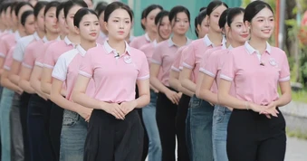 Thí sinh Hoa hậu Việt Nam về miền quan họ