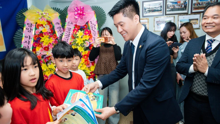 Thúc đẩy việc dạy và học tiếng Việt trong thế hệ trẻ kiều bào tại Hàn Quốc Thúc đẩy việc dạy và học tiếng Việt trong thế hệ trẻ kiều bào tại Hàn Quốc