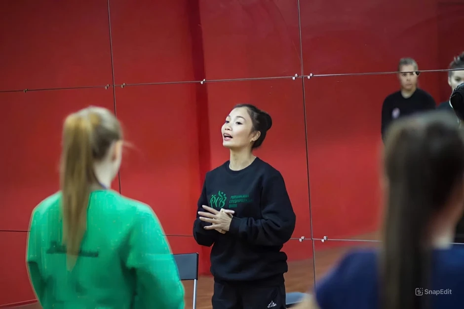 Thượng tá, NSƯT Thanh Hằng: Từ sàn tập rớm máu đến hợp đồng trăm tỷ Thượng tá, NSƯT Thanh Hằng: Từ sàn tập rớm máu đến hợp đồng trăm tỷ