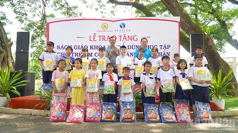 Tiếp sức đến trường, lan tỏa văn hóa đọc ở đường sách Tiếp sức đến trường, lan tỏa văn hóa đọc ở đường sách