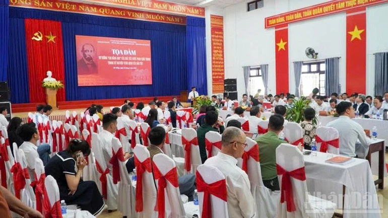 Tọa đàm tư tưởng “Chi bằng học” của nhà yêu nước Phan Châu Trinh Tọa đàm tư tưởng “Chi bằng học” của nhà yêu nước Phan Châu Trinh