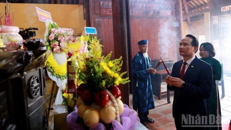 Tọa đàm tư tưởng “Chi bằng học” của nhà yêu nước Phan Châu Trinh Tọa đàm tư tưởng “Chi bằng học” của nhà yêu nước Phan Châu Trinh