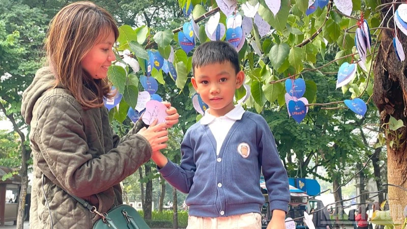 Tôn vinh giá trị gia đình tại "Ngôi nhà chung" các dân tộc Việt Nam Tôn vinh giá trị gia đình tại "Ngôi nhà chung" các dân tộc Việt Nam