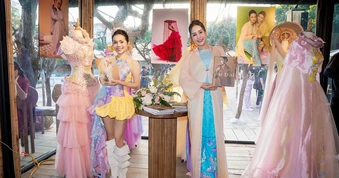 Tôn vinh văn hóa dân gian thông qua tà áo dài Việt