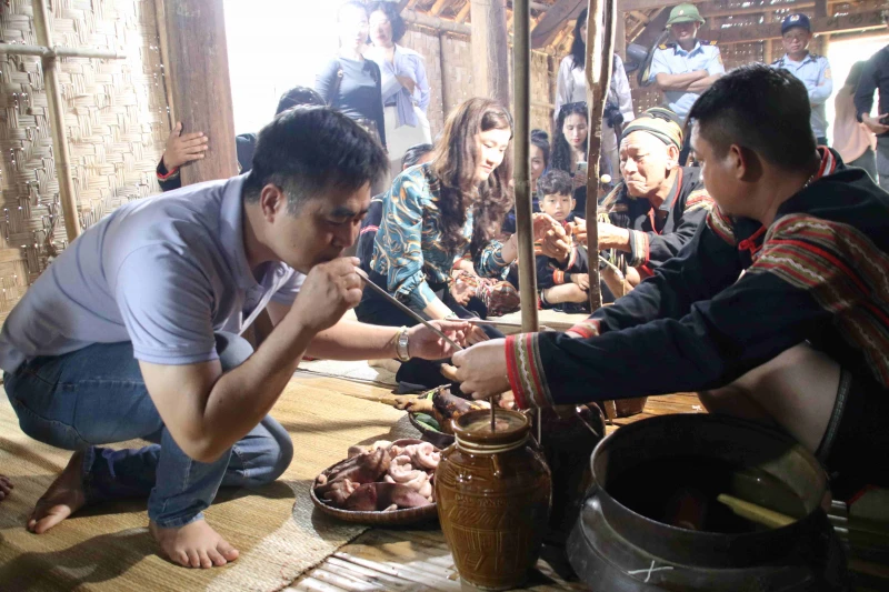 Trải nghiệm văn hoá độc đáo đầu xuân của đồng bào Tây Nguyên tại Thủ đô Hà Nội Trải nghiệm văn hoá độc đáo đầu xuân của đồng bào Tây Nguyên tại Thủ đô Hà Nội
