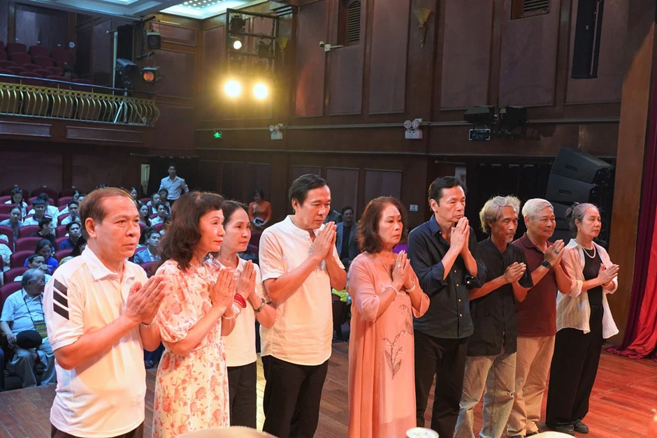 Trăn trở của NSND Lan Hương, NSƯT Kiều Minh Hiếu khi Nhà hát Kịch VN chuyển trụ sở Trăn trở của NSND Lan Hương, NSƯT Kiều Minh Hiếu khi Nhà hát Kịch VN chuyển trụ sở