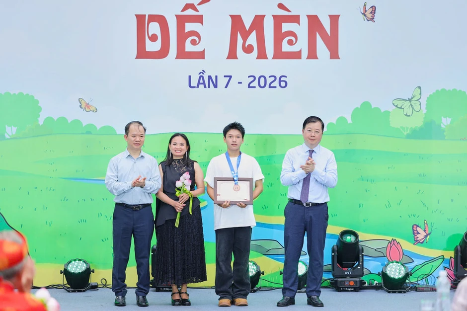 Trao Giải thưởng Lớn “Thành tựu trọn đời - Hiệp sĩ Dế Mèn” cho Nghệ sĩ Nhân dân, họa sĩ Ngô Mạnh Lân