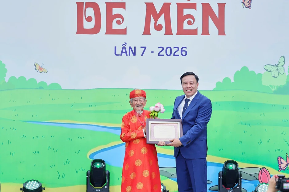 Trao Giải thưởng Lớn “Thành tựu trọn đời - Hiệp sĩ Dế Mèn” cho Nghệ sĩ Nhân dân, họa sĩ Ngô Mạnh Lân