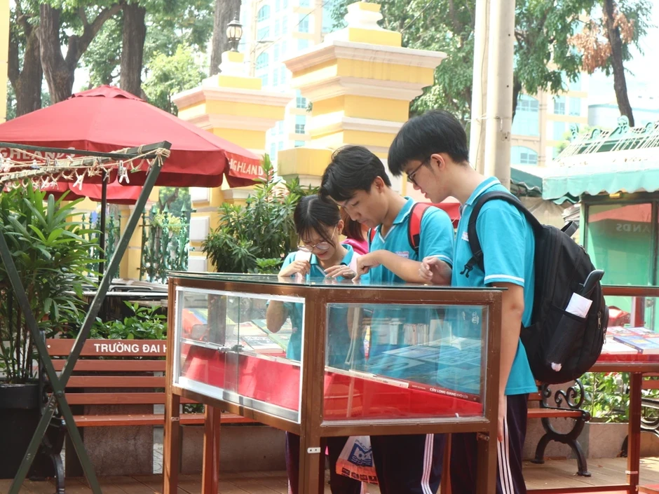 Trẻ khiếm thị lần đầu có không gian đọc riêng tại Hội sách Thiếu nhi TP.HCM Trẻ khiếm thị lần đầu có không gian đọc riêng tại Hội sách Thiếu nhi TP.HCM