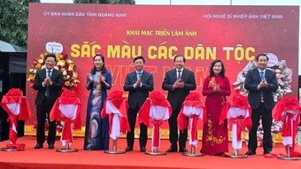 Triển lãm ảnh nghệ thuật "Sắc màu các dân tộc Việt Nam"