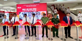 Triển lãm “Ngày hội non sông - Lá phiếu của niềm tin và trách nhiệm”