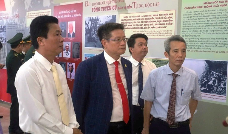 Triển lãm “Ngày hội non sông - Lá phiếu của niềm tin và trách nhiệm”
