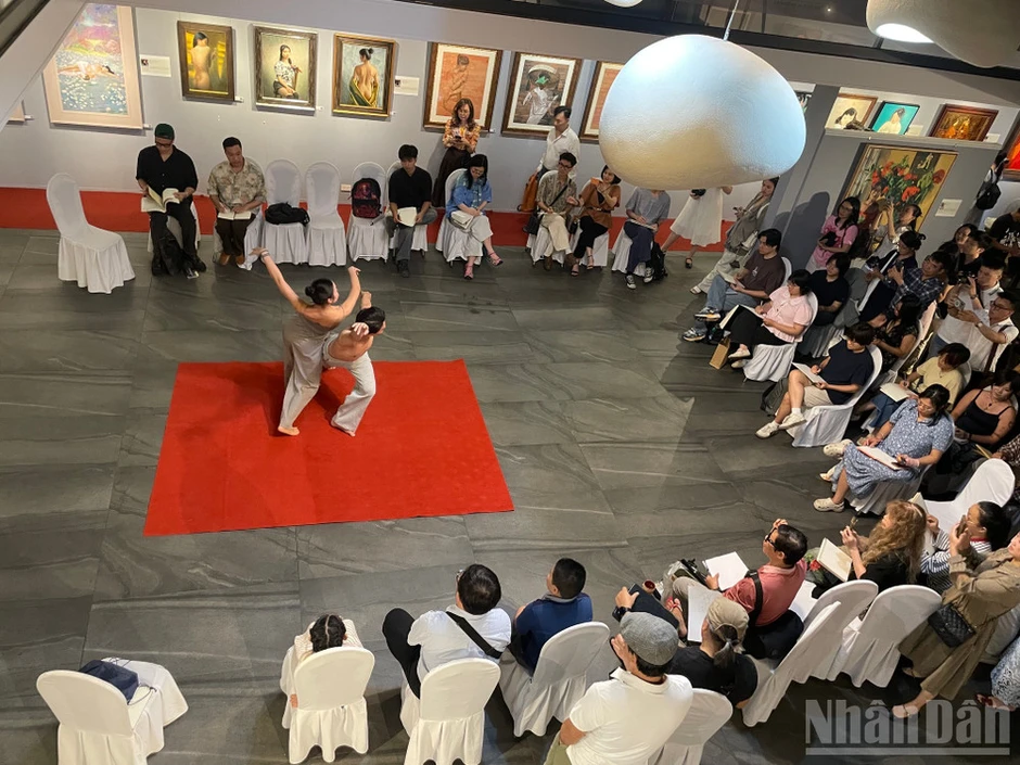 Triển lãm nghệ thuật tôn vinh vẻ đẹp của phụ nữ Triển lãm nghệ thuật tôn vinh vẻ đẹp của phụ nữ
