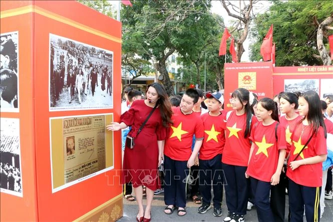 Triển lãm ‘Quốc hội Việt Nam, Hội đồng nhân dân thành phố Hải Phòng qua các kỳ bầu cử’ Triển lãm ‘Quốc hội Việt Nam, Hội đồng nhân dân thành phố Hải Phòng qua các kỳ bầu cử’