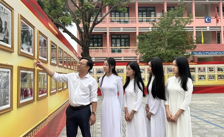 Triển lãm "Đại tướng Võ Nguyên Giáp - Cuộc đời và sự nghiệp" tại Quảng Trị Triển lãm "Đại tướng Võ Nguyên Giáp - Cuộc đời và sự nghiệp" tại Quảng Trị