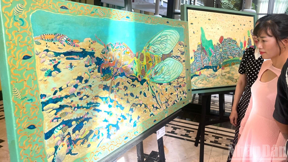 Triển lãm "Trên núi-Dưới đồi": Tôn vinh di sản bằng ngôn ngữ nghệ thuật Triển lãm "Trên núi-Dưới đồi": Tôn vinh di sản bằng ngôn ngữ nghệ thuật