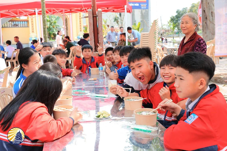 Từ làng phở Vân Cù hướng tới hành trình công nhận di sản nhân loại Từ làng phở Vân Cù hướng tới hành trình công nhận di sản nhân loại