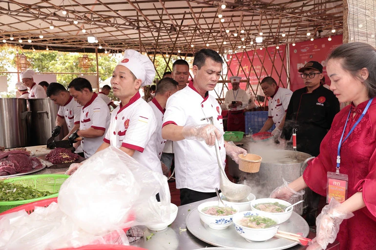 Từ làng phở Vân Cù hướng tới hành trình công nhận di sản nhân loại Từ làng phở Vân Cù hướng tới hành trình công nhận di sản nhân loại