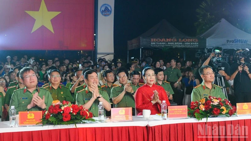 Tưng bừng khai mạc chuỗi sự kiện chương trình Gala "Tổ quốc bình yên"
