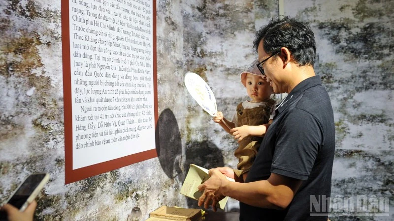 Tưng bừng khai mạc chuỗi sự kiện chương trình Gala "Tổ quốc bình yên"