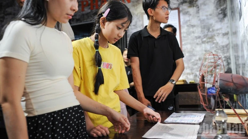 Tưng bừng khai mạc chuỗi sự kiện chương trình Gala "Tổ quốc bình yên"