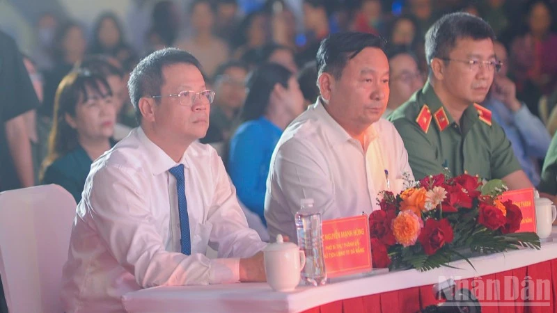 Tưng bừng khai mạc chuỗi sự kiện chương trình Gala "Tổ quốc bình yên"