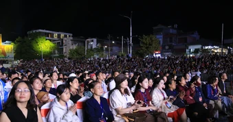Tưng bừng khai mạc Lễ hội Hoa Ban