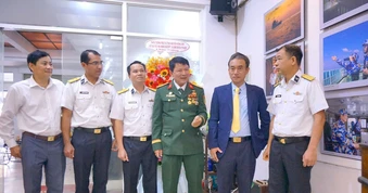 Tuổi trẻ mang ống kính ra biển đảo kể chuyện 'Sức trẻ biển đảo Tổ quốc'