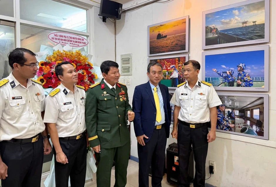 Tuổi trẻ mang ống kính ra biển đảo kể chuyện 'Sức trẻ biển đảo Tổ quốc'