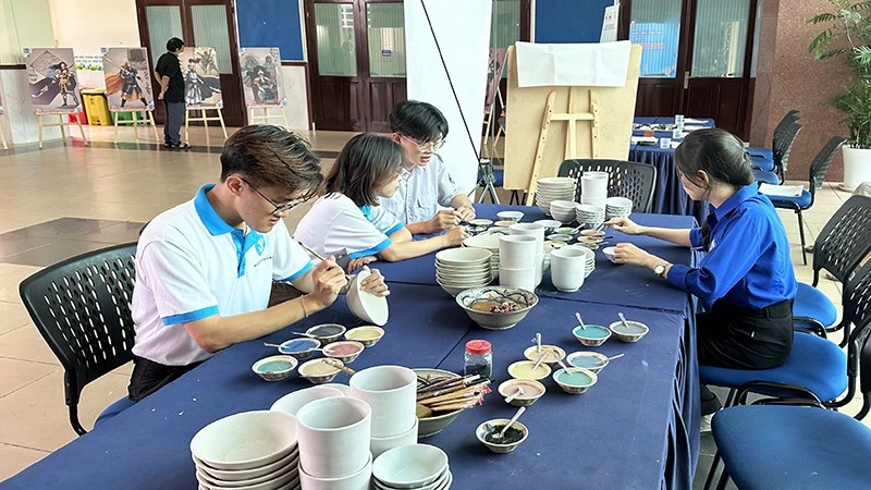 Tuổi trẻ Thành phố Hồ Chí Minh tiếp nối và lan tỏa nét đẹp Việt Tuổi trẻ Thành phố Hồ Chí Minh tiếp nối và lan tỏa nét đẹp Việt