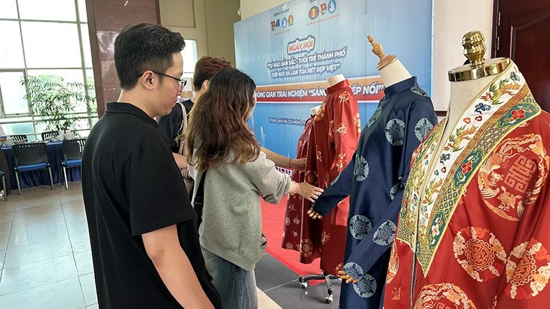 Tuổi trẻ Thành phố Hồ Chí Minh tiếp nối và lan tỏa nét đẹp Việt Tuổi trẻ Thành phố Hồ Chí Minh tiếp nối và lan tỏa nét đẹp Việt