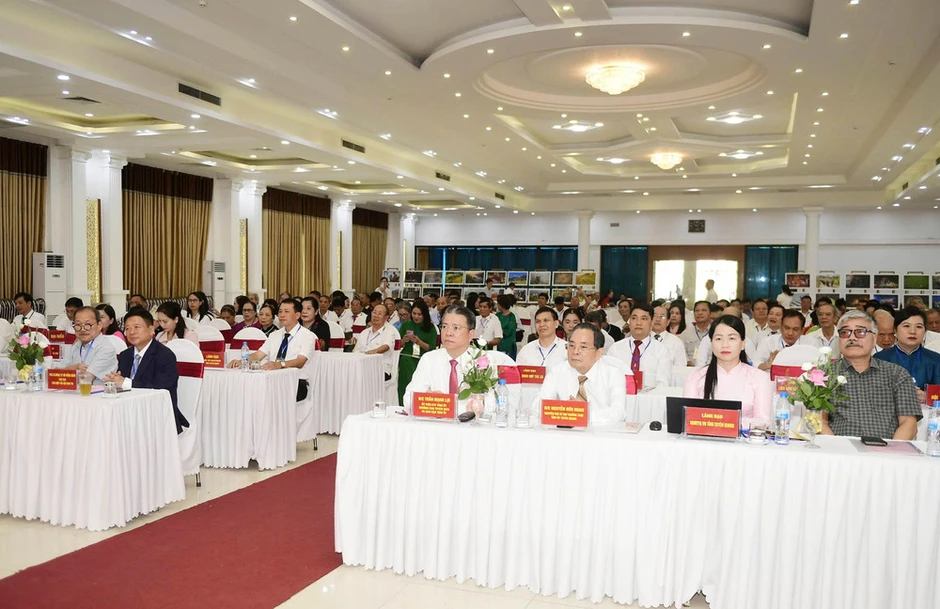 Tuyên Quang xây dựng đội ngũ văn nghệ sĩ có bản lĩnh chính trị và khát vọng cống hiến Tuyên Quang xây dựng đội ngũ văn nghệ sĩ có bản lĩnh chính trị và khát vọng cống hiến