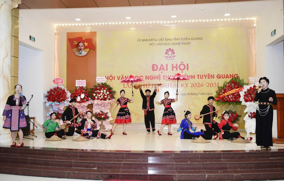 Tuyên Quang xây dựng đội ngũ văn nghệ sĩ có bản lĩnh chính trị và khát vọng cống hiến Tuyên Quang xây dựng đội ngũ văn nghệ sĩ có bản lĩnh chính trị và khát vọng cống hiến