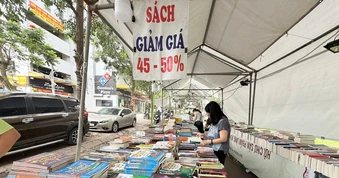 Vạch trần 'ma trận' sách lậu đội lốt hội chợ sách cũ