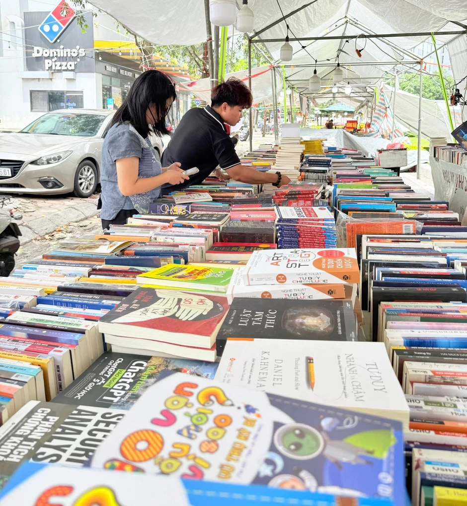 Vạch trần 'ma trận' sách lậu đội lốt hội chợ sách cũ