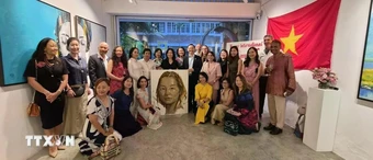 Văn hóa soi đường: Quảng bá hội họa Việt Nam tại Singapore