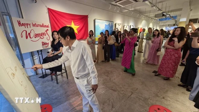 Văn hóa soi đường: Quảng bá hội họa Việt Nam tại Singapore Văn hóa soi đường: Quảng bá hội họa Việt Nam tại Singapore