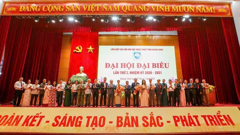 Văn học, nghệ thuật Quảng Ninh phải chủ động nắm bắt xu thế phát triển của thời đại Văn học, nghệ thuật Quảng Ninh phải chủ động nắm bắt xu thế phát triển của thời đại