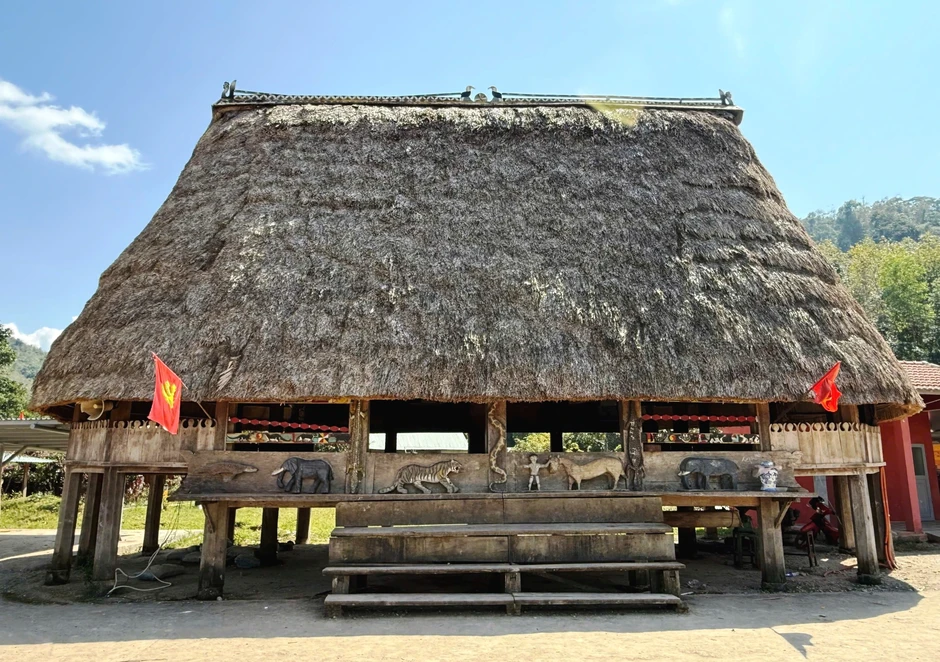 Vật thiêng của làng: Bay đi cánh chim triing Vật thiêng của làng: Bay đi cánh chim triing