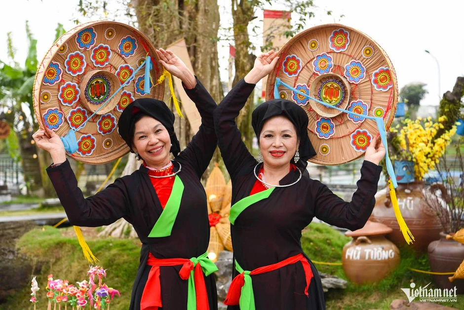 Về Bắc Ninh mặc áo tứ thân, hát Quan họ dịp đầu xuân