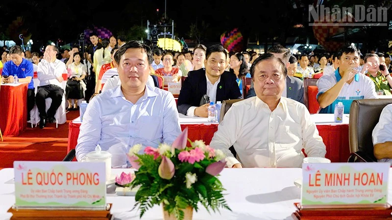 Về nghe sen kể chuyện Về nghe sen kể chuyện