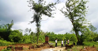 Về Truông Mây thăm mộ Chàng Lía