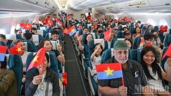 Vietnam Airlines tổ chức chuyến bay đặc biệt kỷ niệm 51 năm Ngày Giải phóng miền nam