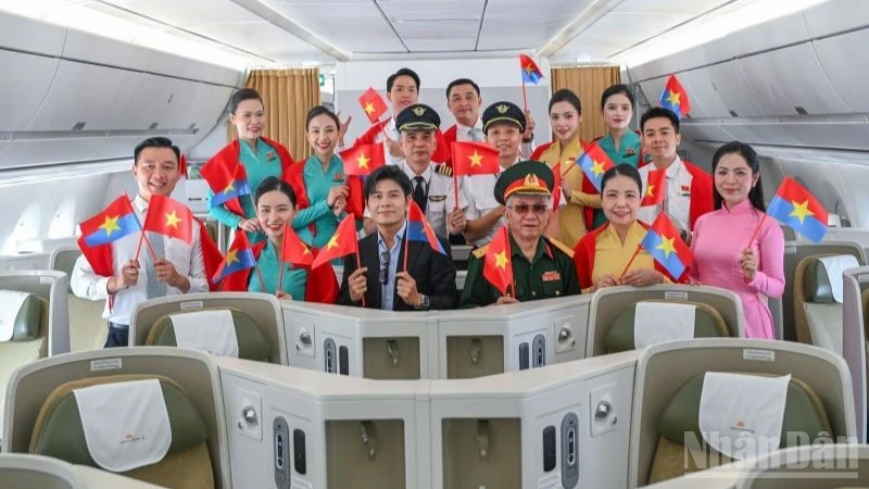 Vietnam Airlines tổ chức chuyến bay đặc biệt kỷ niệm 51 năm Ngày Giải phóng miền nam Vietnam Airlines tổ chức chuyến bay đặc biệt kỷ niệm 51 năm Ngày Giải phóng miền nam