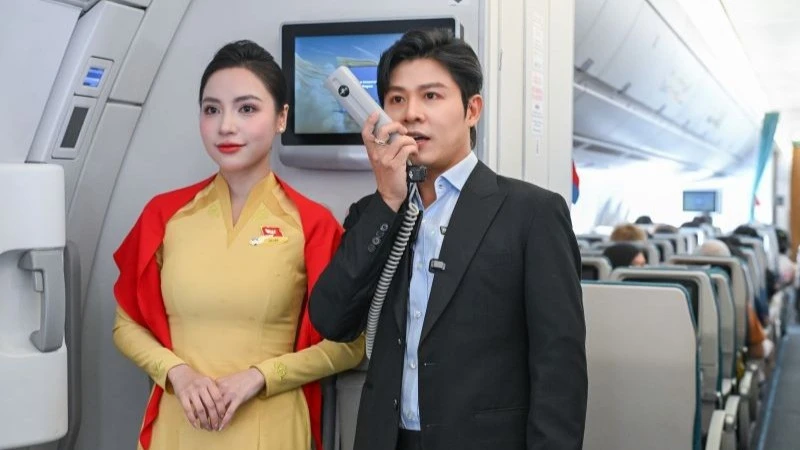 Vietnam Airlines tổ chức chuyến bay đặc biệt kỷ niệm 51 năm Ngày Giải phóng miền nam Vietnam Airlines tổ chức chuyến bay đặc biệt kỷ niệm 51 năm Ngày Giải phóng miền nam