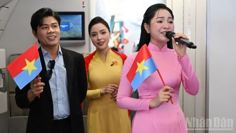 Vietnam Airlines tổ chức chuyến bay đặc biệt kỷ niệm 51 năm Ngày Giải phóng miền nam Vietnam Airlines tổ chức chuyến bay đặc biệt kỷ niệm 51 năm Ngày Giải phóng miền nam
