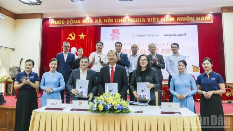 Vietnam Airlines và Pacific Airlines là “Nhà vận chuyển chính thức” của Festival Huế 2026