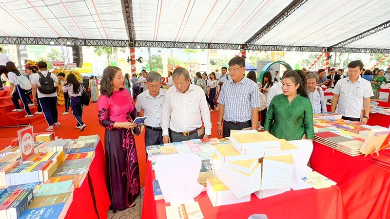 Vĩnh Long khai mạc Ngày Sách và Văn hóa đọc Việt Nam lần thứ 5 năm 2026